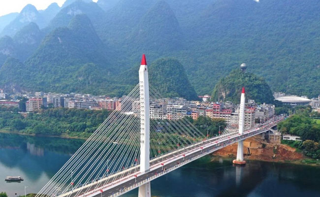 广西首座城市特大型景观高低塔斜拉桥建成通车